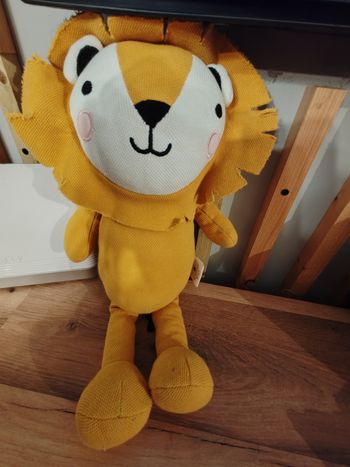 Lion jaune atmosphera