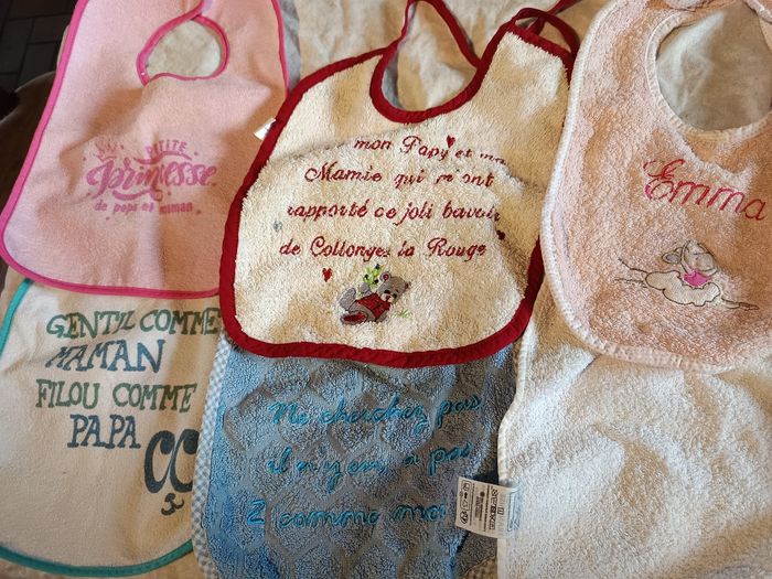 Lot de bavoirs - photo numéro 1