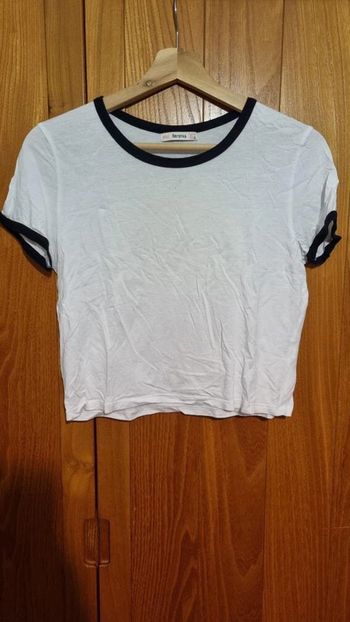 T-shirt courts blanc à bords bleu foncé