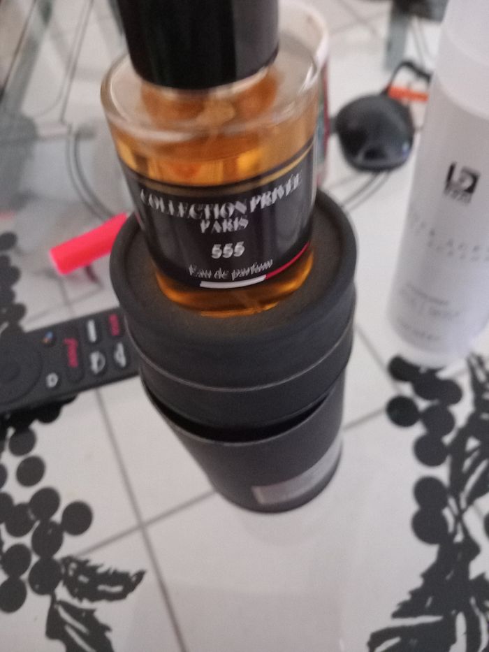 Parfum  collection privée 555 neuf. - photo numéro 2