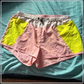 Short de sport vintage taille 36 marque undiz
