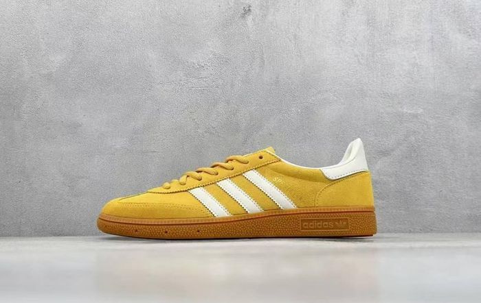 Baskets Adidas taille 40.5