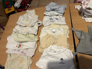 Lot de 15 body taille 6 mous