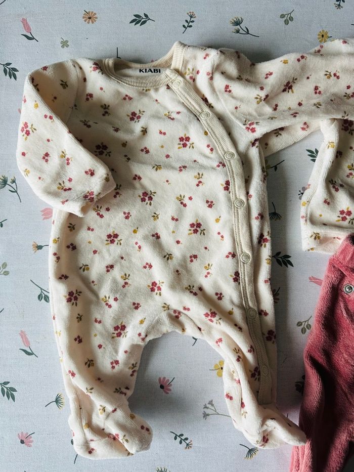 Lot pyjama et ensemble - photo numéro 2