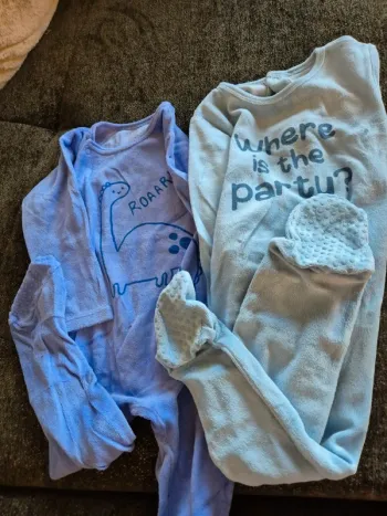 2 pyjamas