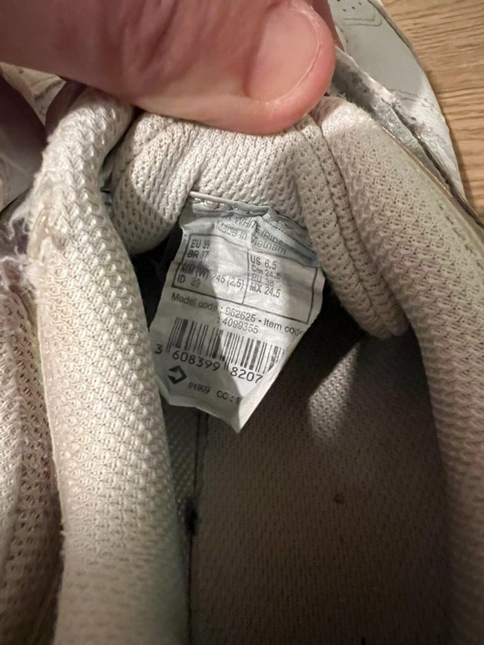 Vends basket Artengo décathlon taille 39 blanche fille etat satisfaisant - photo numéro 3