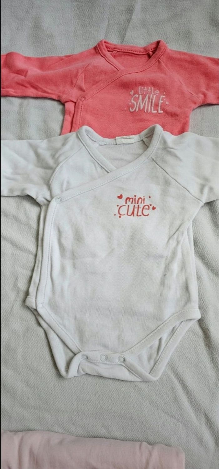 Lot de 4 bodies de 3 mois - photo numéro 6