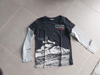 Tee shirt noir manche grise T10A