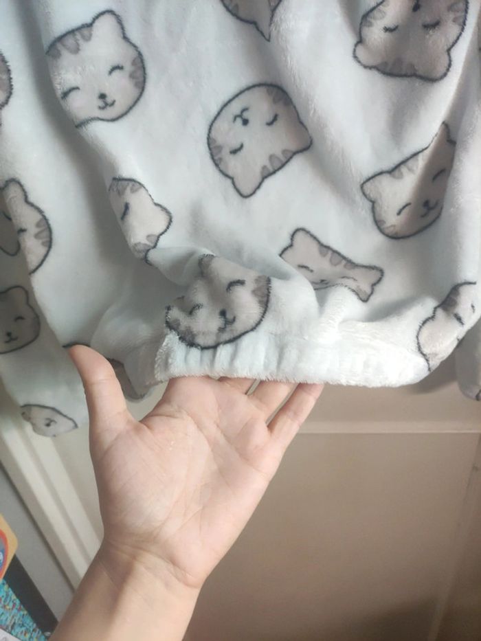 Haut pilou tout doux 🐱 Censored 38/M - photo numéro 5