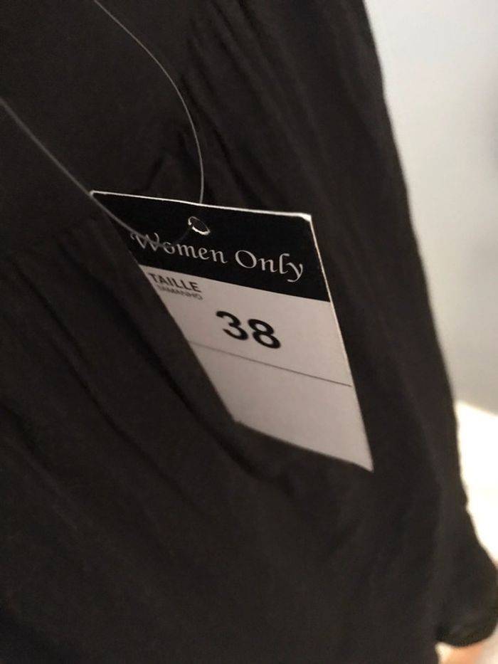 Robe noire à bretelles - photo numéro 3