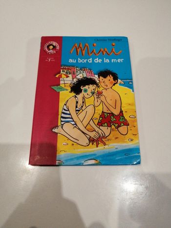 Livre mini au bord de la mer bibliothèque rose