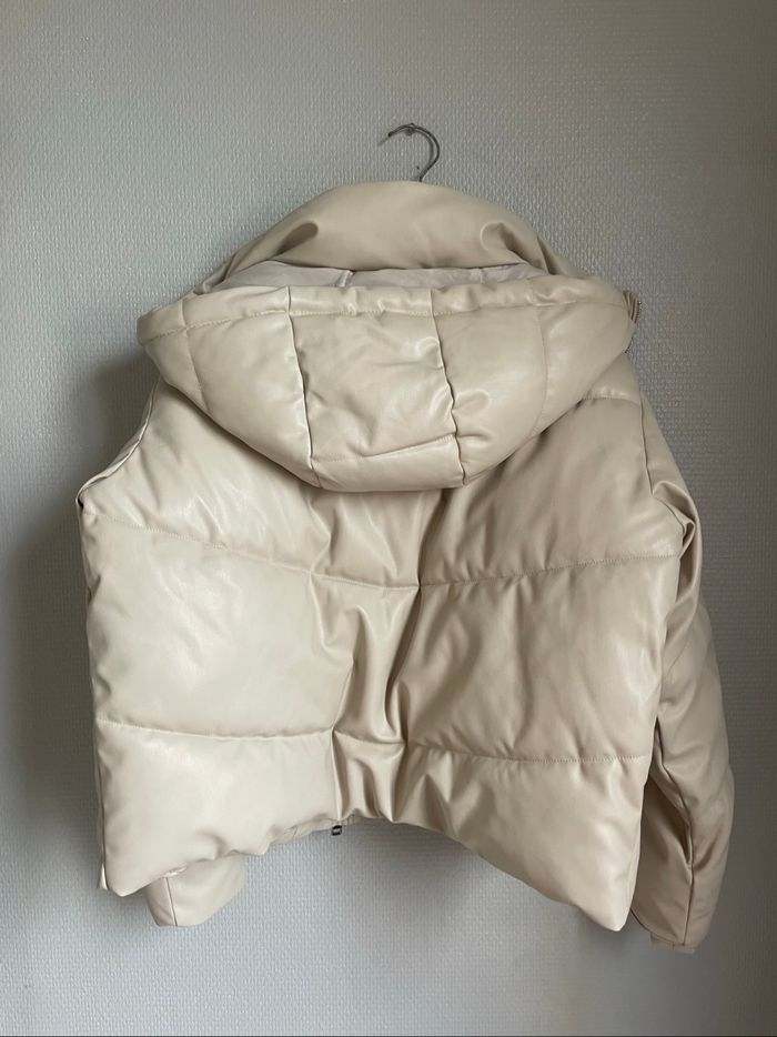 Doudoune en simili cuir beige Zara - photo numéro 3