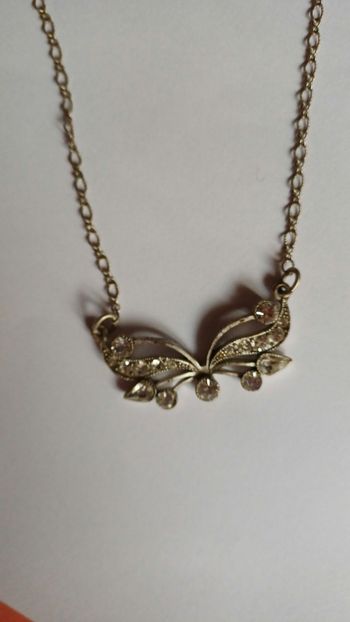 Collier argenté papillon strass