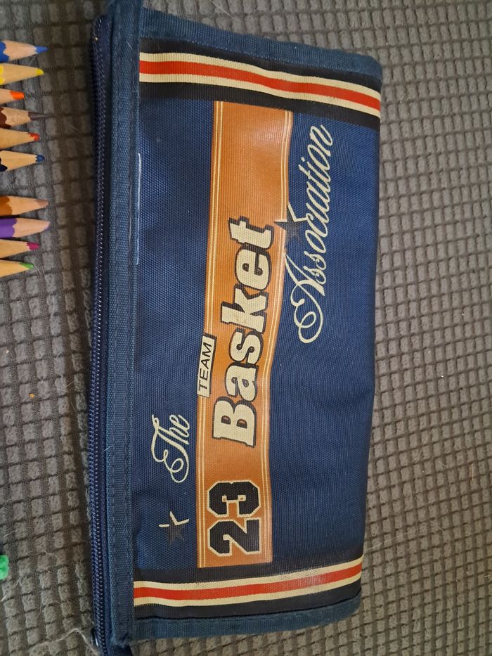 Lot trousse, crayons feutres, crayons couleurs - photo numéro 2