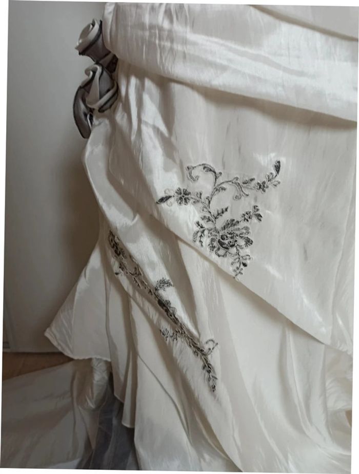 Robe de mariée T.42 point mariage - photo numéro 2