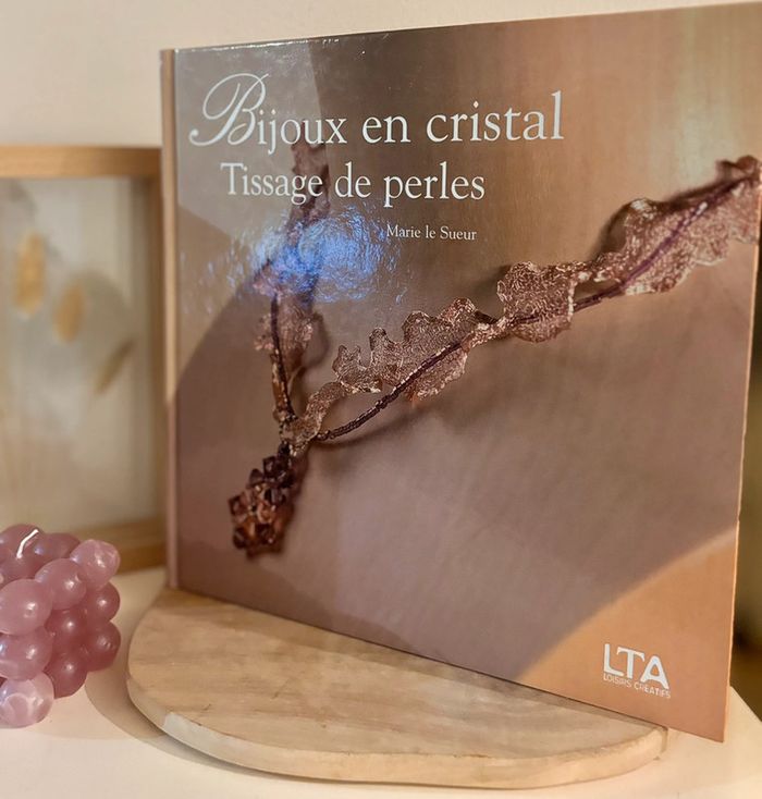 Livre cartonné bijoux en cristal tissage de perles