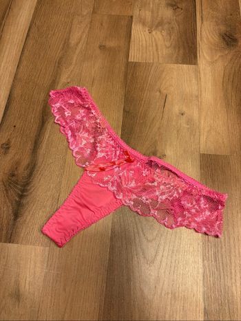 Joli string rose