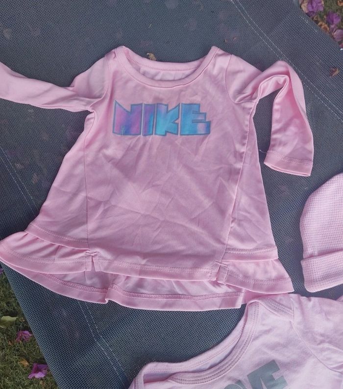 Lot 6/9 mois fille rose bébé Nike - photo numéro 3