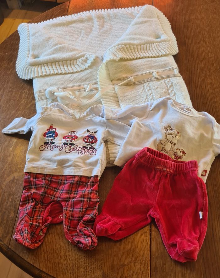 Lot naissance : bodies, pyjamas, ensembles, gilets, bonnets, etc. - photo numéro 6