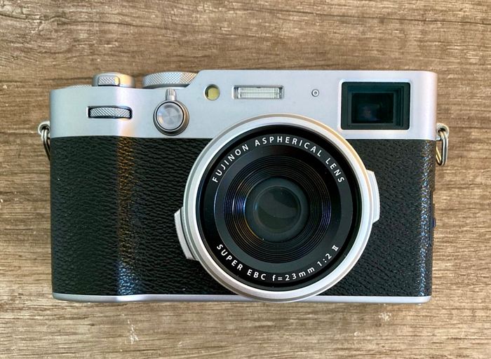 Fujifilm X-100 VI - Nombre d'obturateurs : 4 600 - Excellent état, mais DÉFAUT n° 366 - photo numéro 10