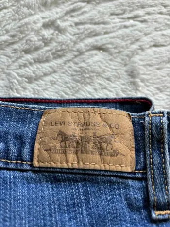 Jean Levi’s 550 Relaxed Bootcut femme bleu 2000s y2k Rare Collector taille 38/40 M/L us taille basse - photo numéro 2