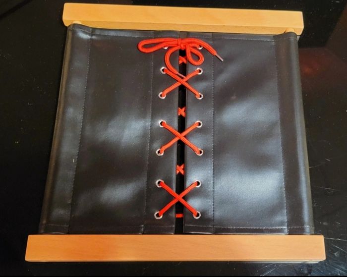 Cadre d'habillage montessori grand format