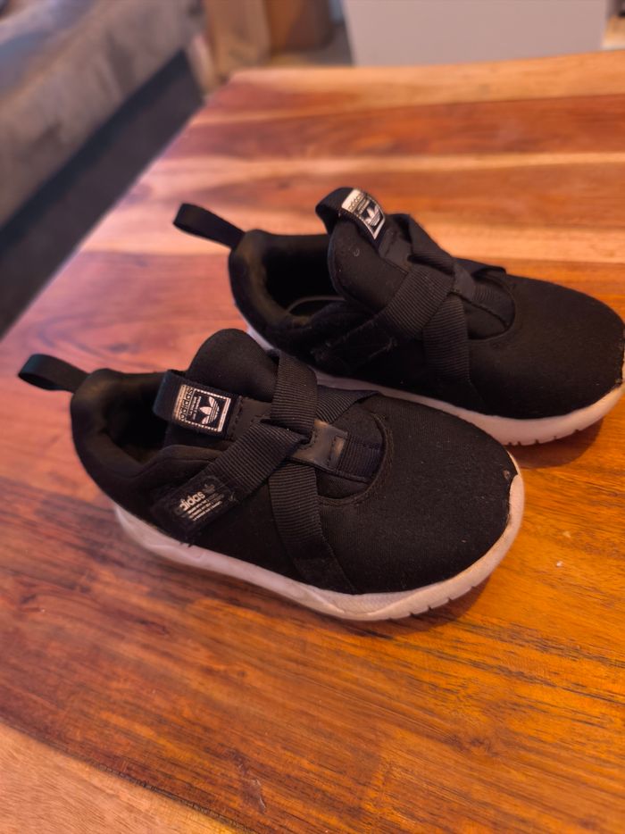 Basket adidas pointure 25