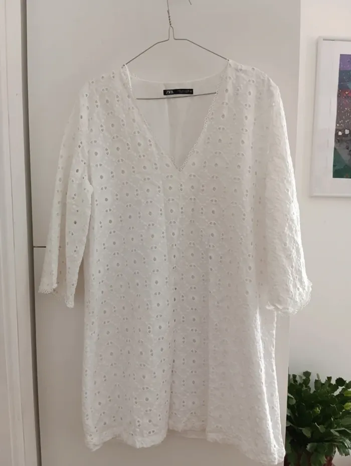 Robe blanche Zara broderie anglaise taille L - photo numéro 3