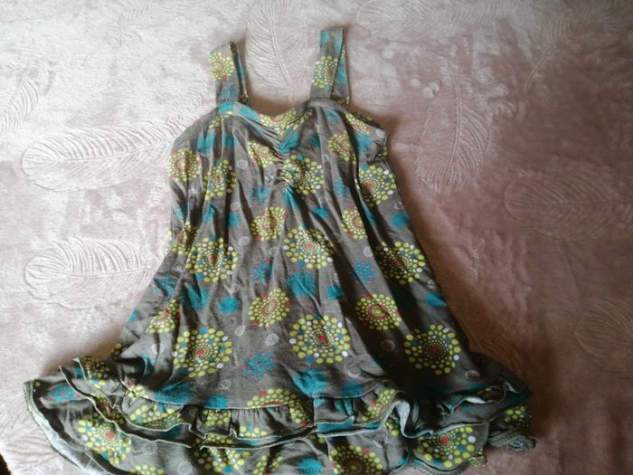 Très belle robe légère à motif