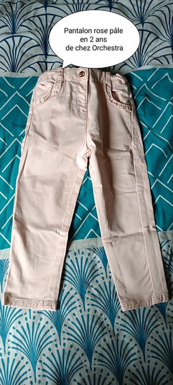 Pantalon rose clair en 2 ans