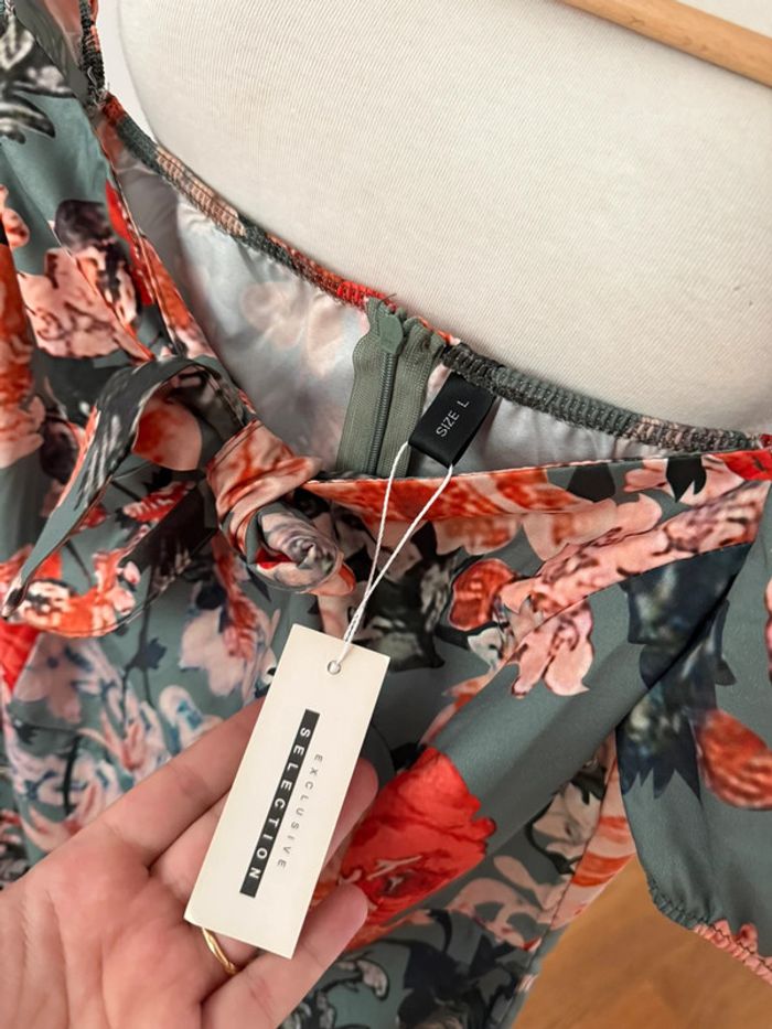 Robe neuve fleurie L/40 - photo numéro 2