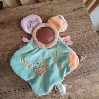 Une souris verte doudou et compagnie