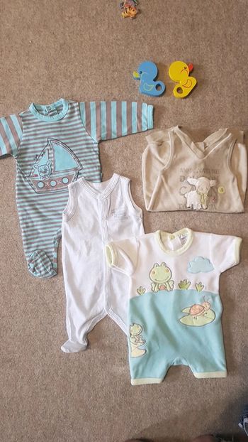 Lot de 4 articles mi saison été garçon naissance
