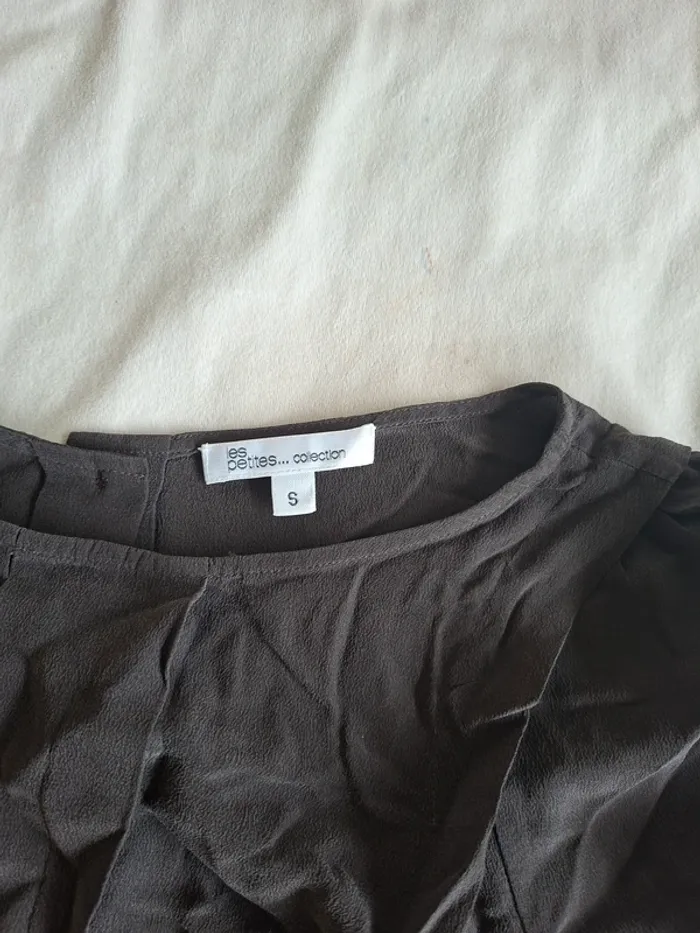 haut type bouse manche longue marron, fermeture dans le dos par bouton, taille S marque les Petites - photo numéro 2