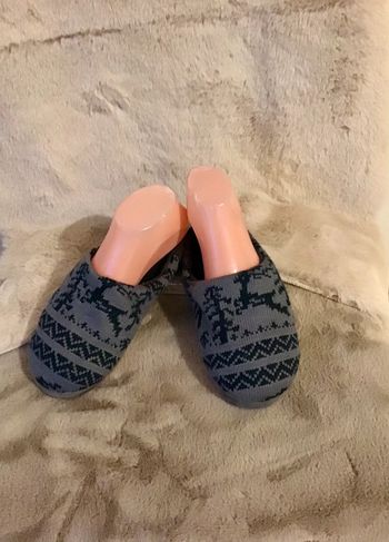 Paire  de chaussons mixte gris à motif taille 36/37 (1123)