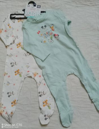 Disney lot 2 pyjamas Mickey Minnie pluto 9 mois