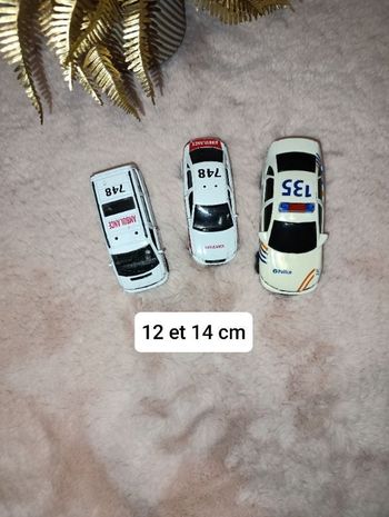 Lot de voitures, police et ambulances. 135- 748 - 018