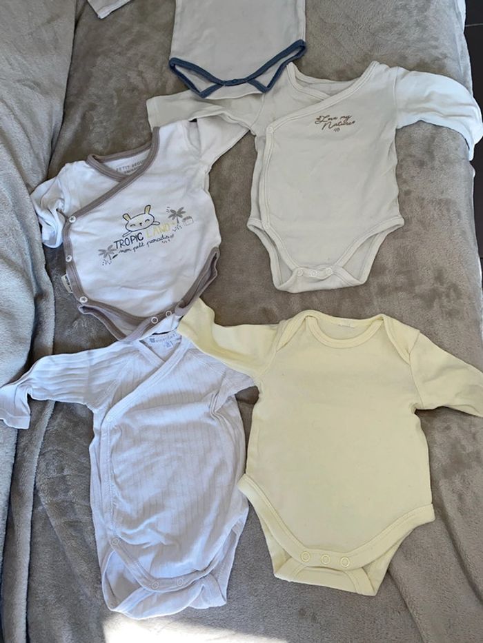 Lots de 5 bodys en 3 mois - photo numéro 2
