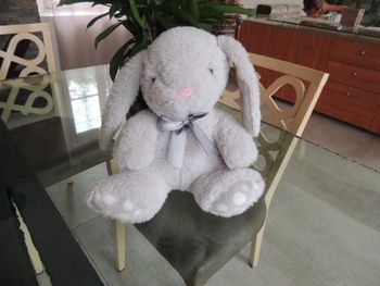 Peluche lapin gris