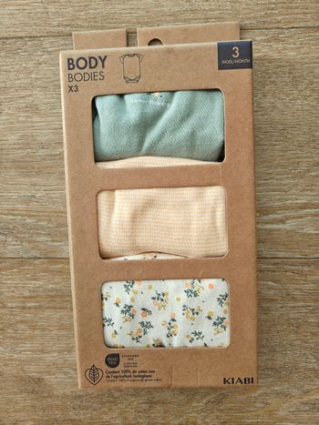 Bodies X3 taille 3 mois manches courtes 