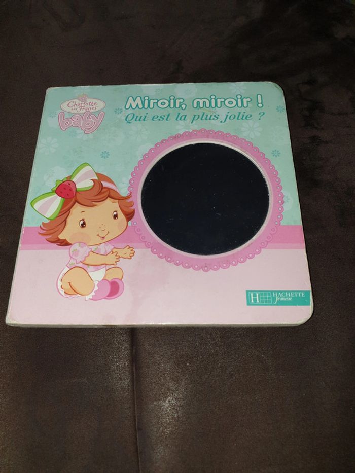 Livre bébé charlotte aux fraises