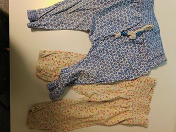 2 sarouels Kiabi 18 mois