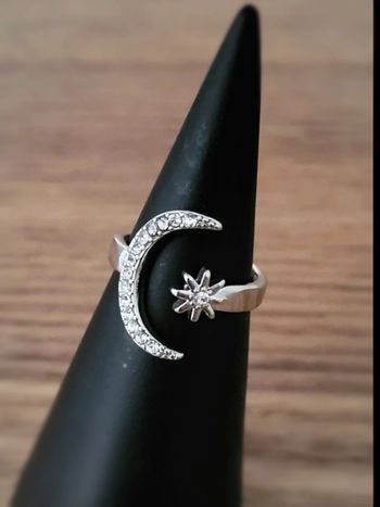 Bague lune et étoile en strass argentés – bijou fantaisie femme ajustable – style céleste bohème