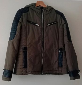 Manteau noir et kaki