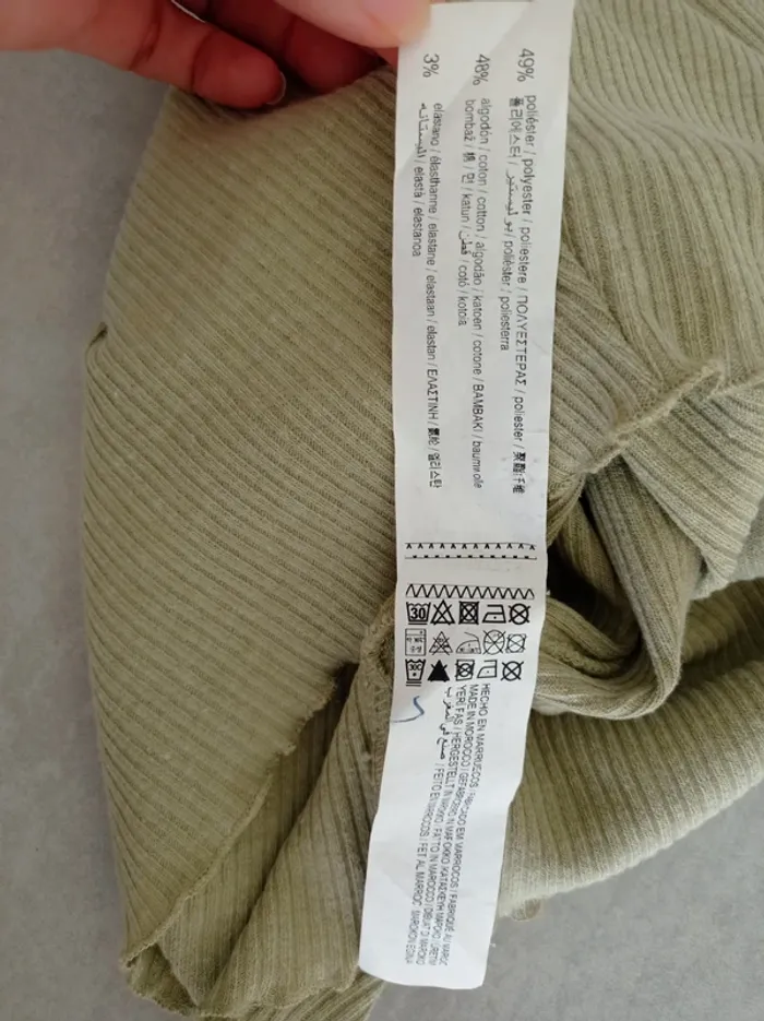 Haut court crop top côtelé vert amande boutons col V T.38 Pull&Bear - photo numéro 8