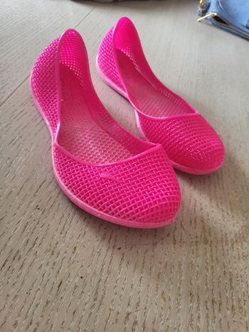 Superbe chaussure de plage.