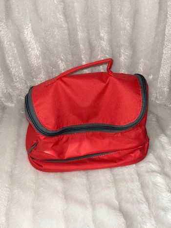 Trousse de toilette rouge