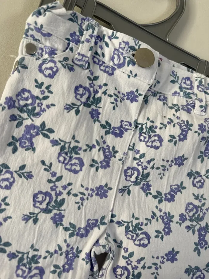 👖 jeans à fleurs - bébé fille - 6 mois - 67 cm - Pommette - très bon état - photo numéro 2