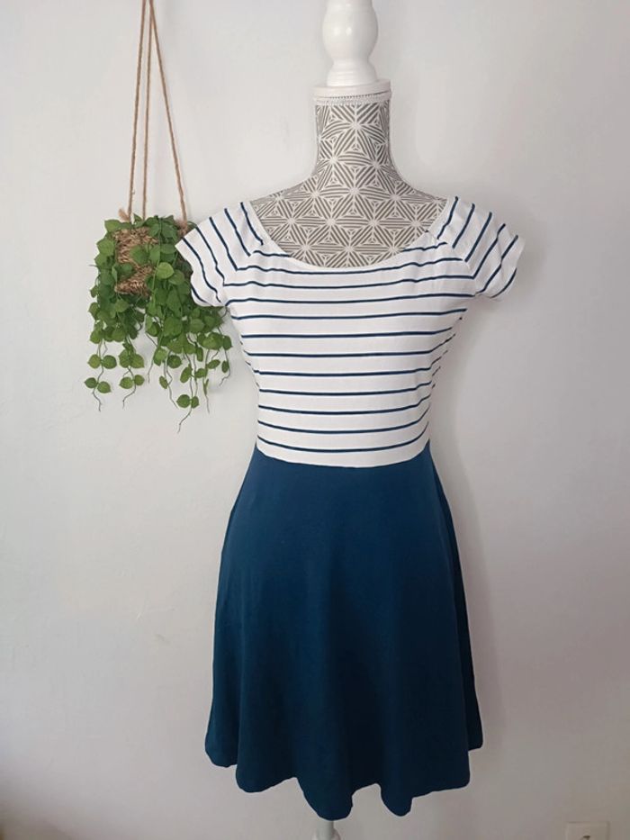 🌸 Robe Marinière taille XS 16ans
