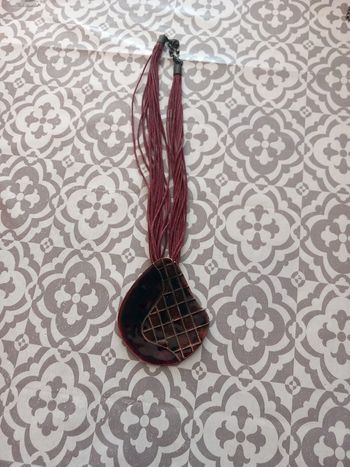 Collier fantaisie bordeaux